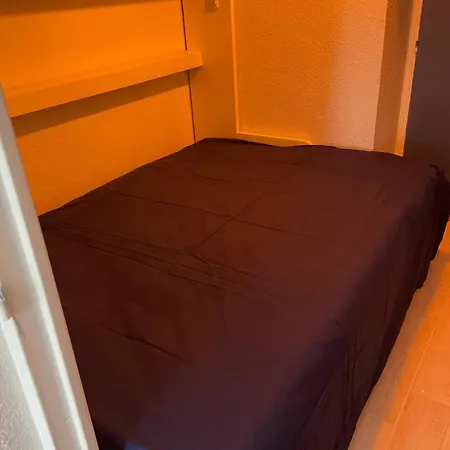 Au Pied Du Port كانيه